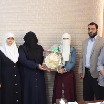 زيارة الحركة النسائية لإعلام الأسرى تكريما لنجاح موجة مليون سنة أسر