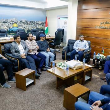 إعلام الأسرى يزور رئيس لجنة متابعة العمل الحكومي بغزة