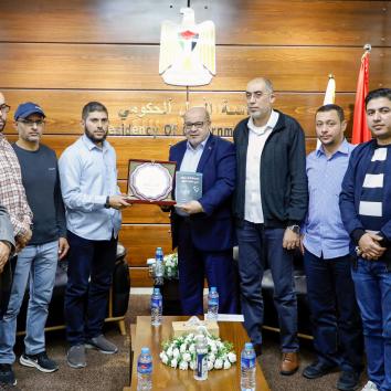 إعلام الأسرى يزور رئيس لجنة متابعة العمل الحكومي بغزة