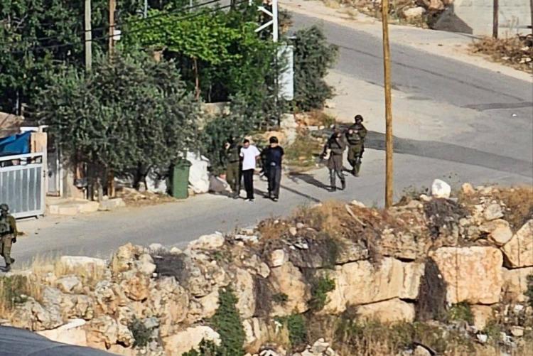 الاحتلال يعتقل المحرر كايد الفسفوس ضمن حملة اعتقالات واسعة