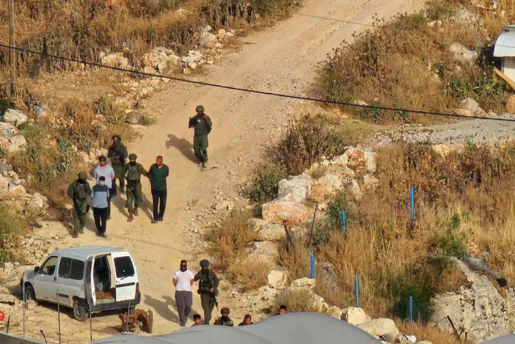 الاحتلال يعتقل المحرر كايد الفسفوس ضمن حملة اعتقالات واسعة